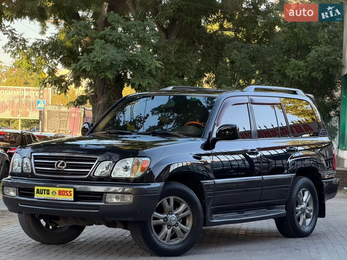 Lexus LX, 2005