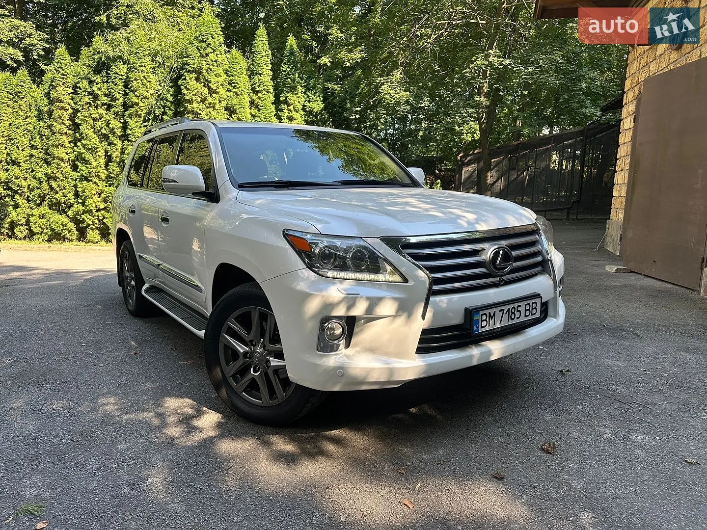 Lexus LX, 2013