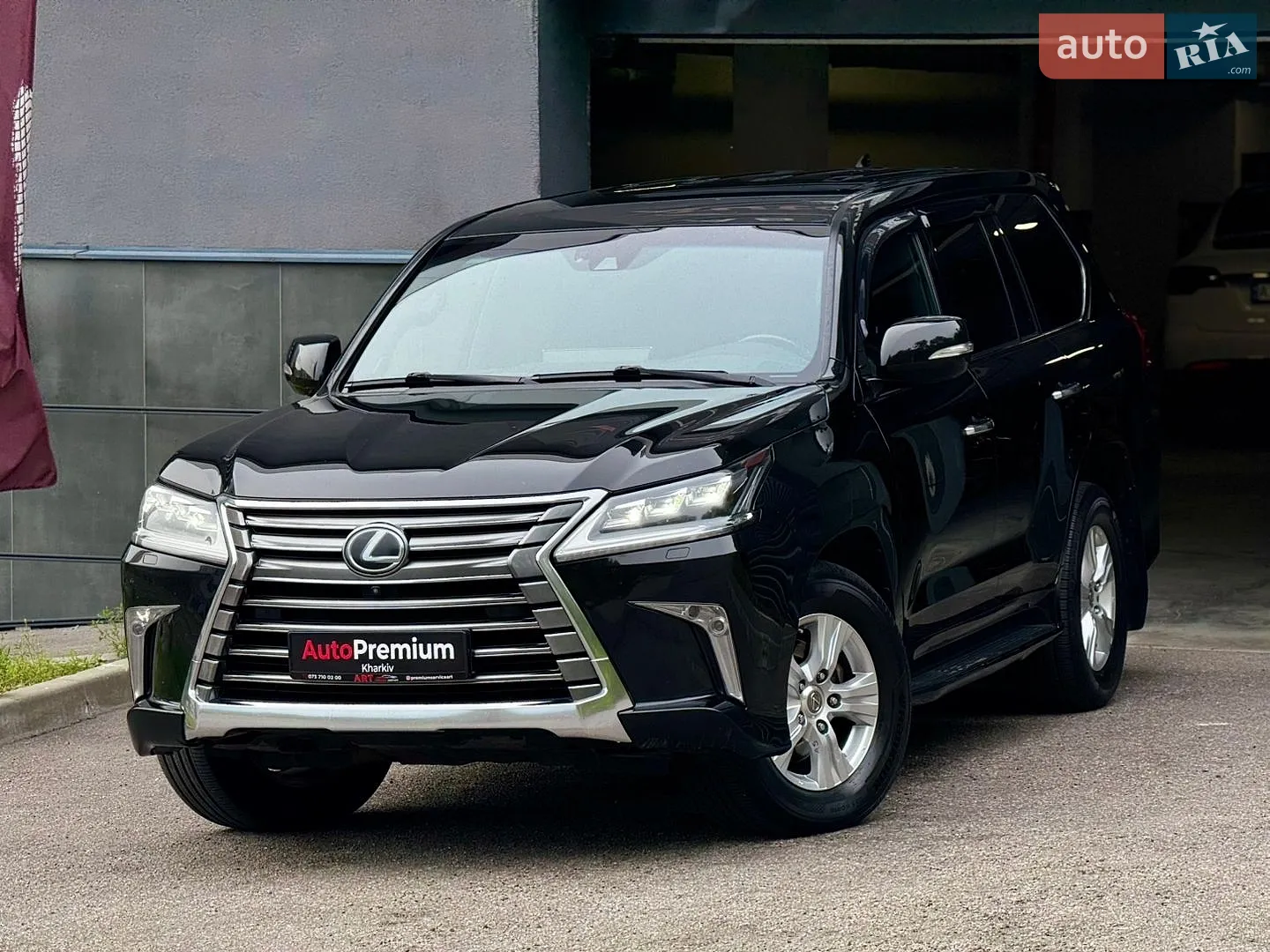 Lexus LX, 2016