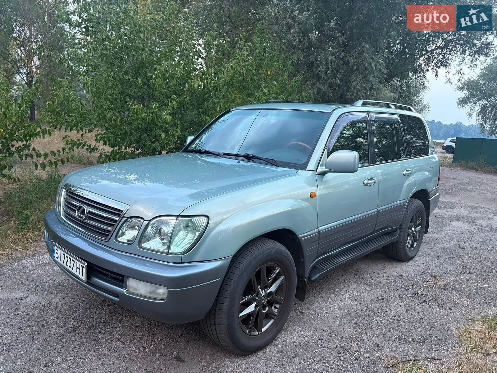 Lexus LX, 2004