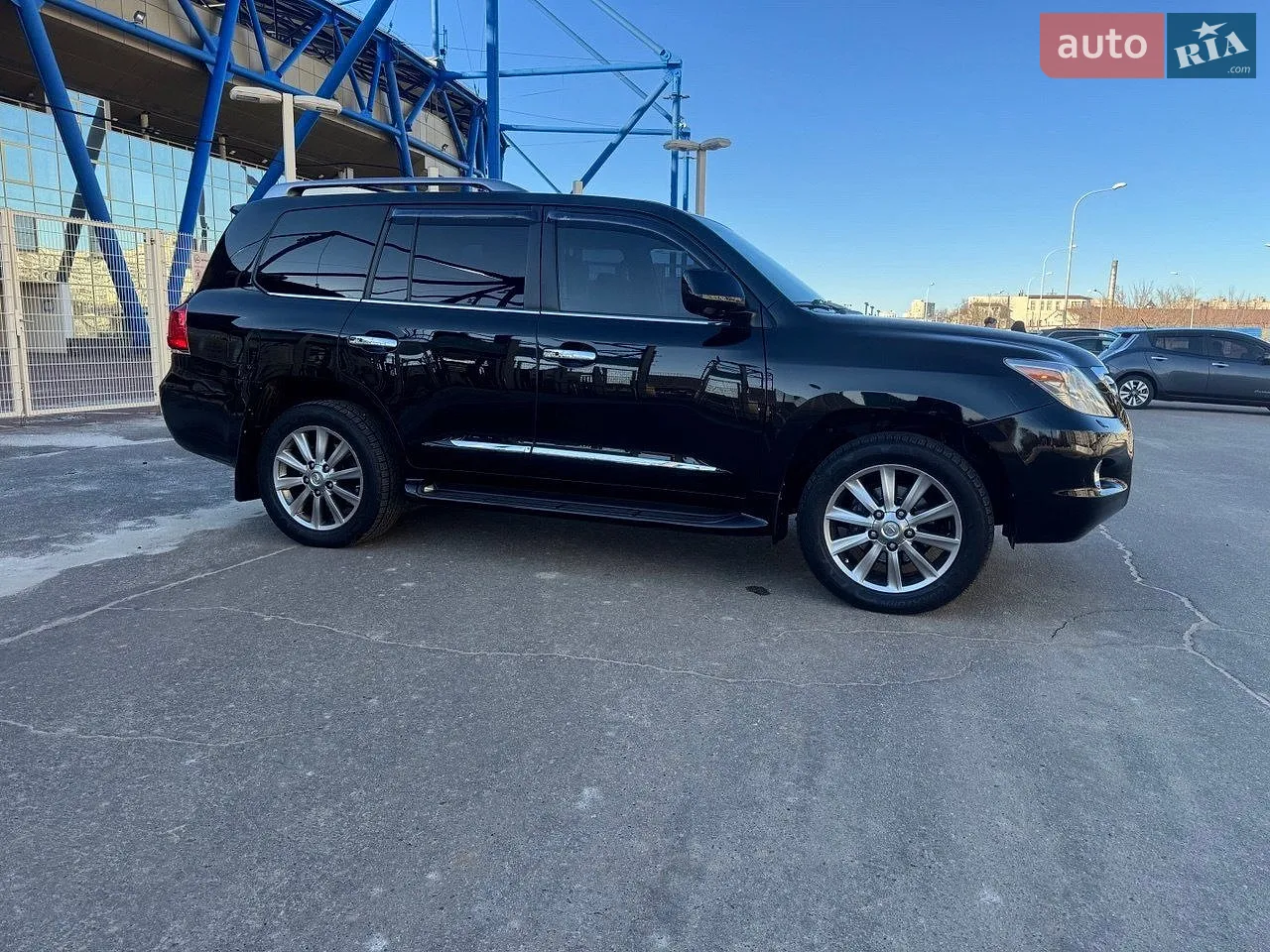 Lexus LX, 2011