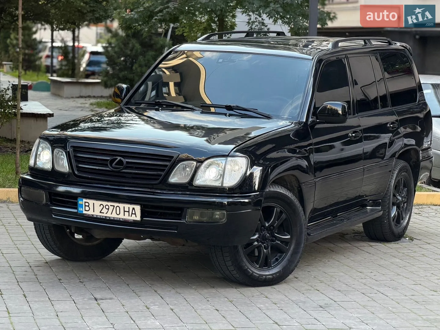 Lexus LX, 2004