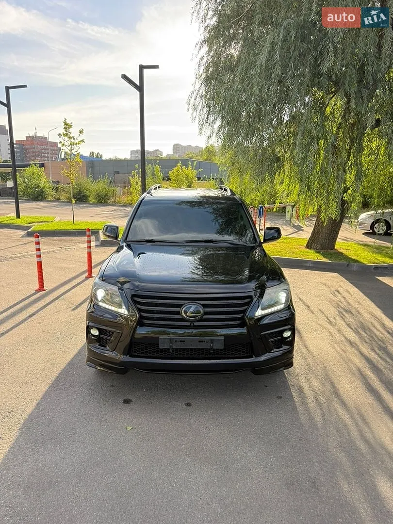 Lexus LX, 2008