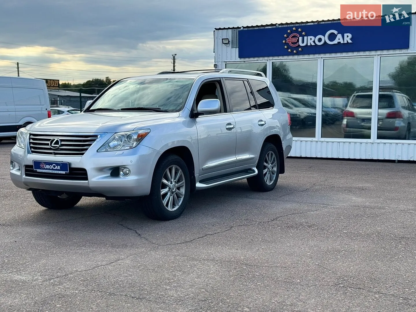 Lexus LX, 2010