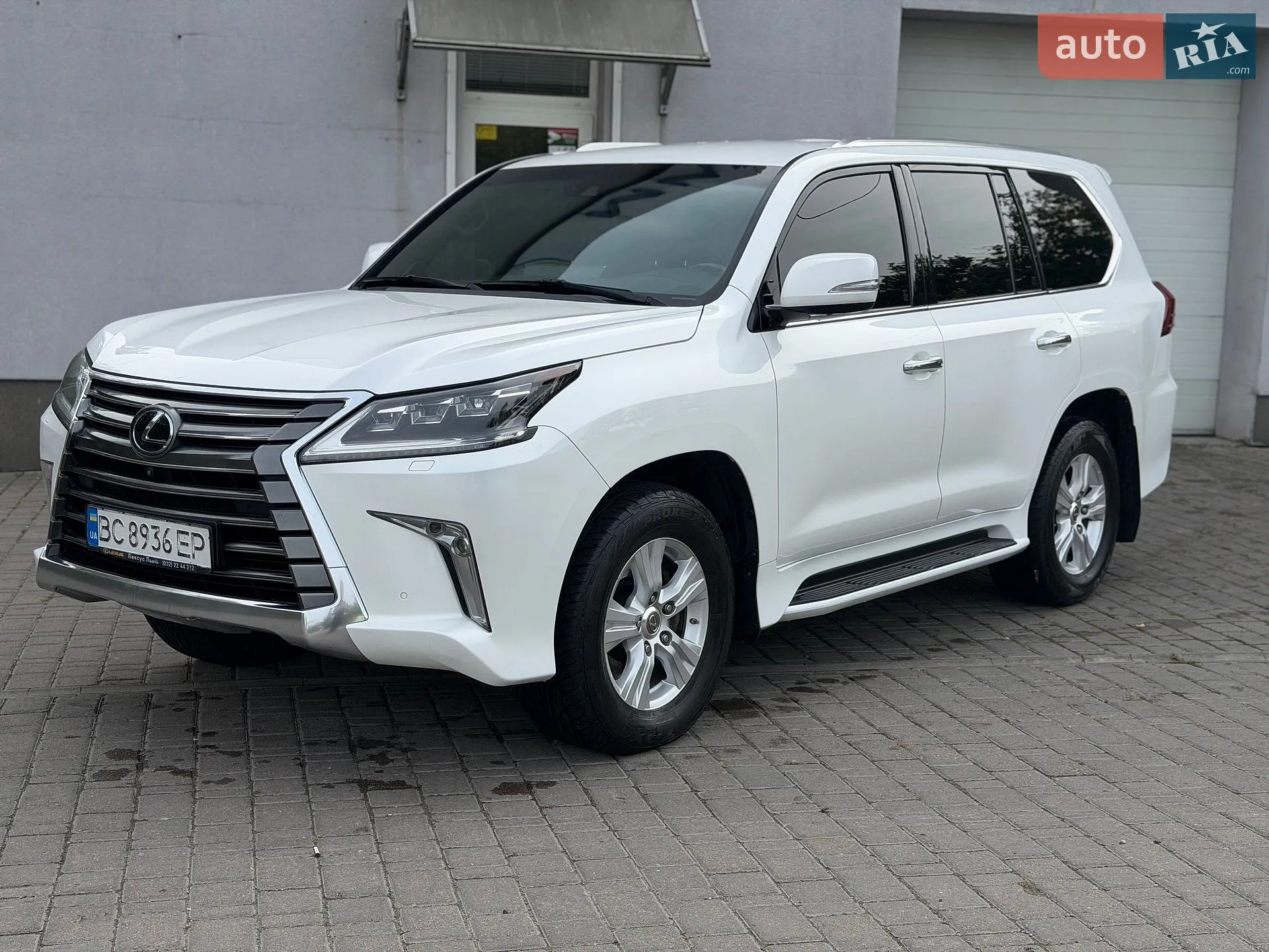 Lexus LX, 2016