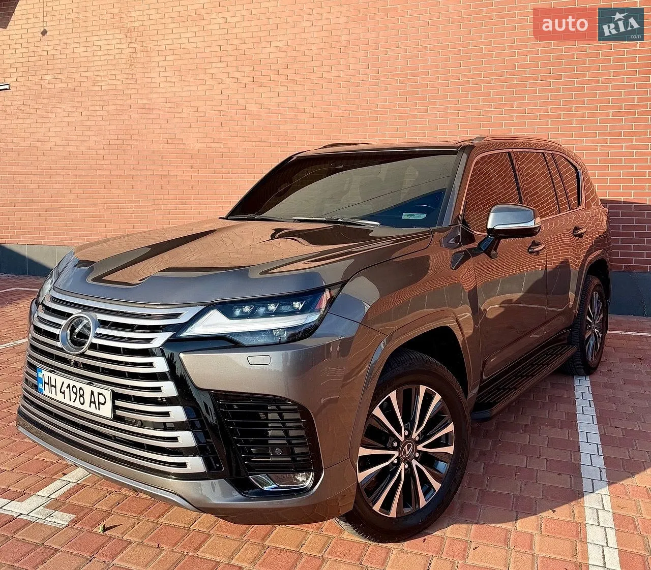 Lexus LX, 2022