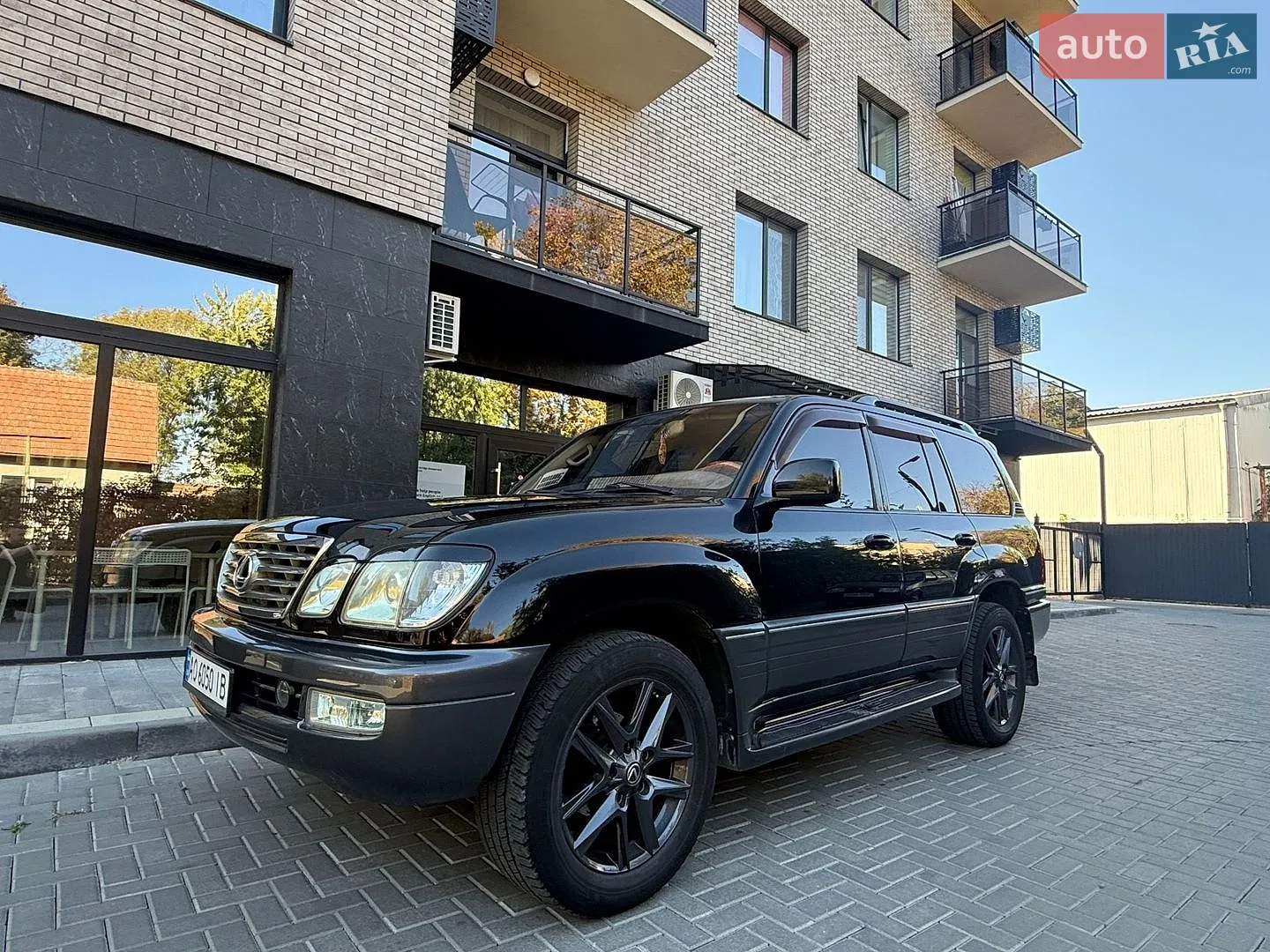 Lexus LX, 2005