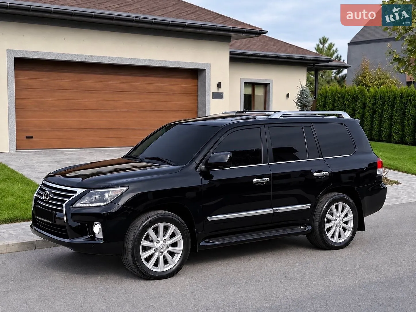 Lexus LX, 2012