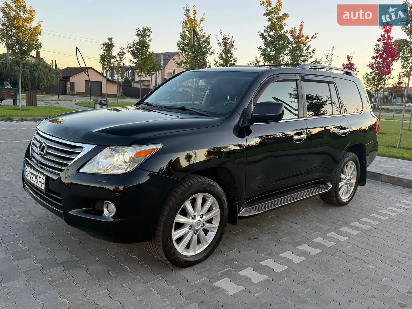Lexus LX, 2010