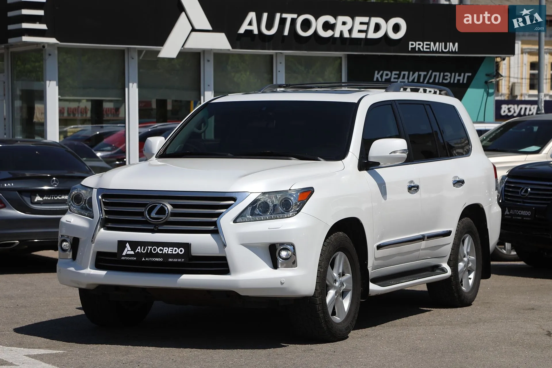 Lexus LX, 2012