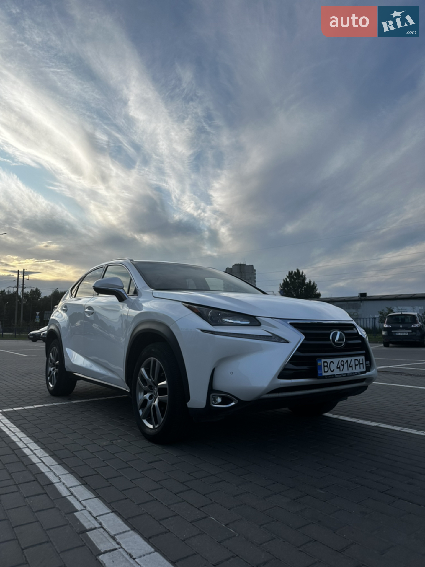 Lexus NX, 2016