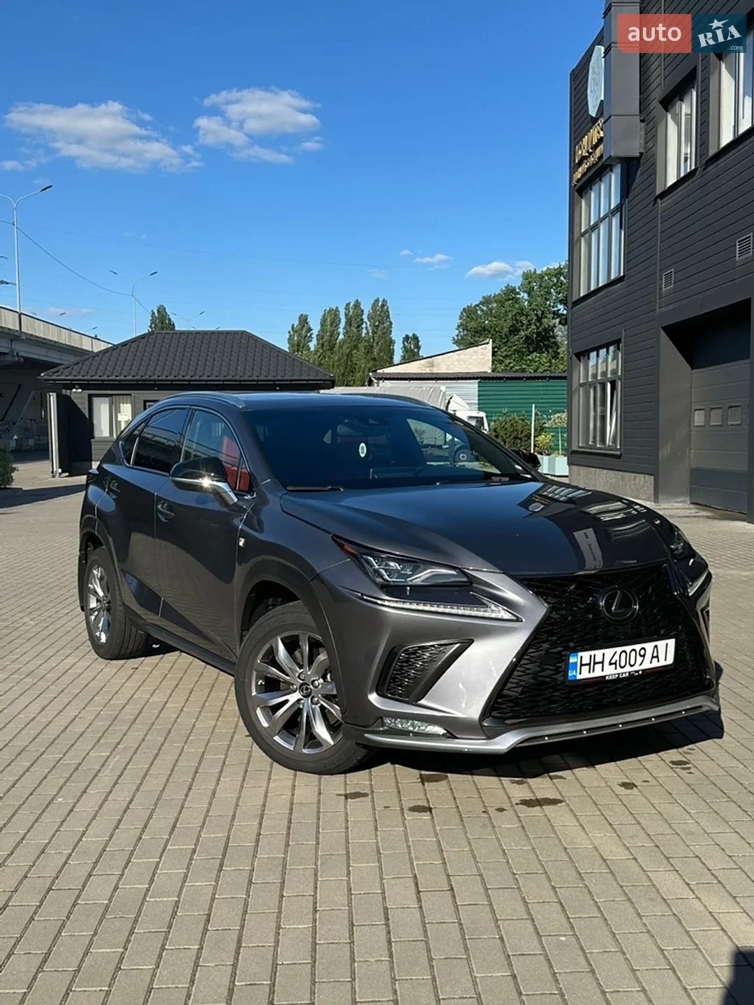 Lexus NX, 2020