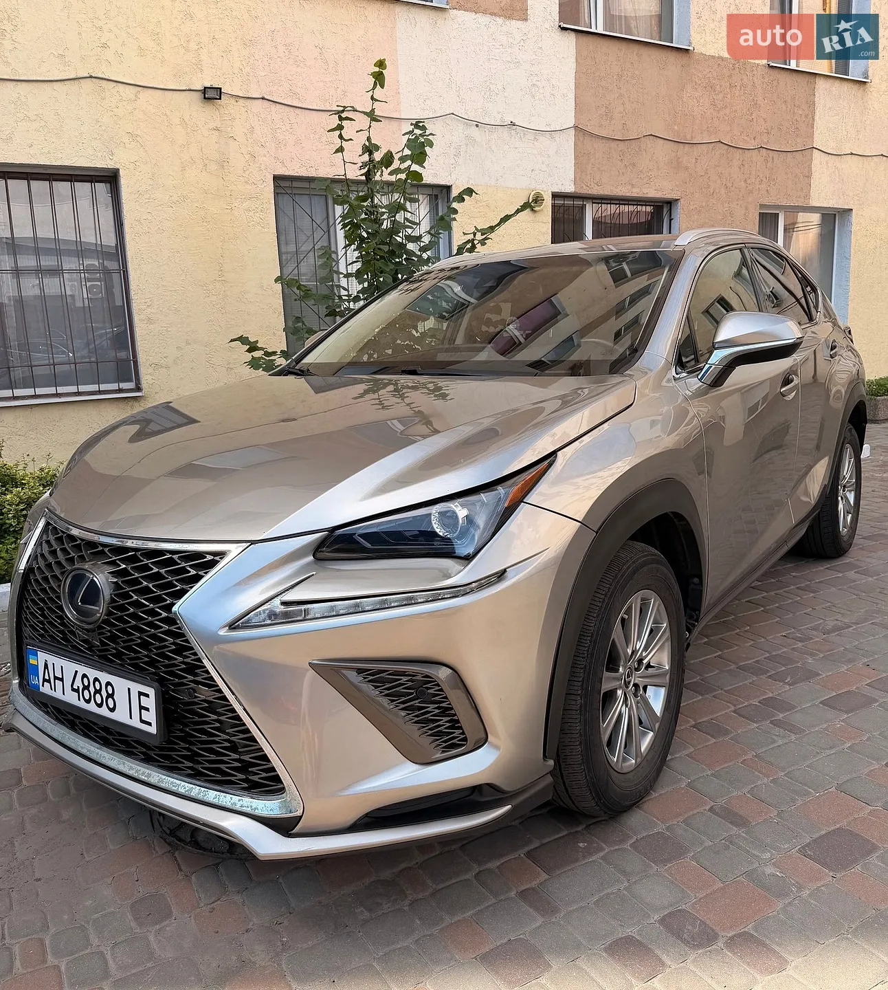 Lexus NX, 2018