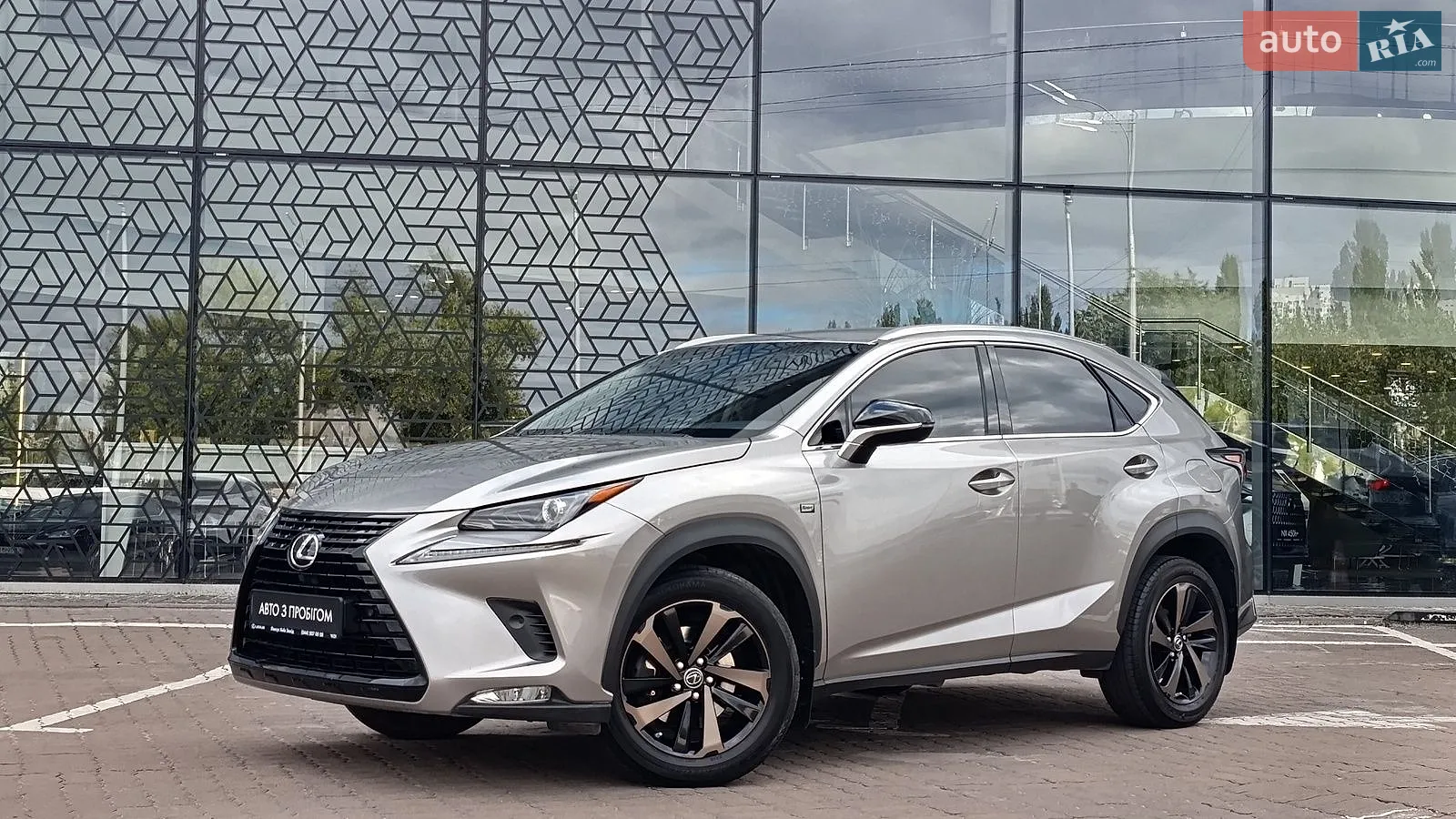 Lexus NX, 2019