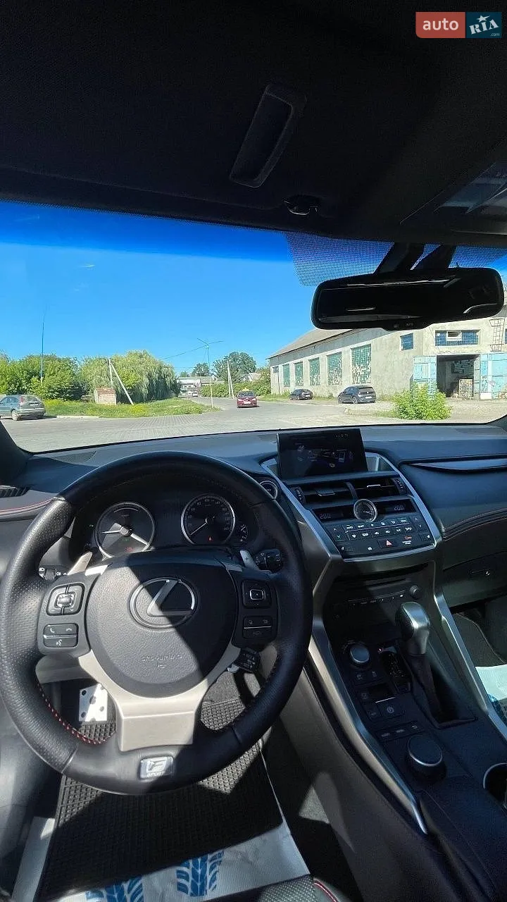 Lexus NX, 2016