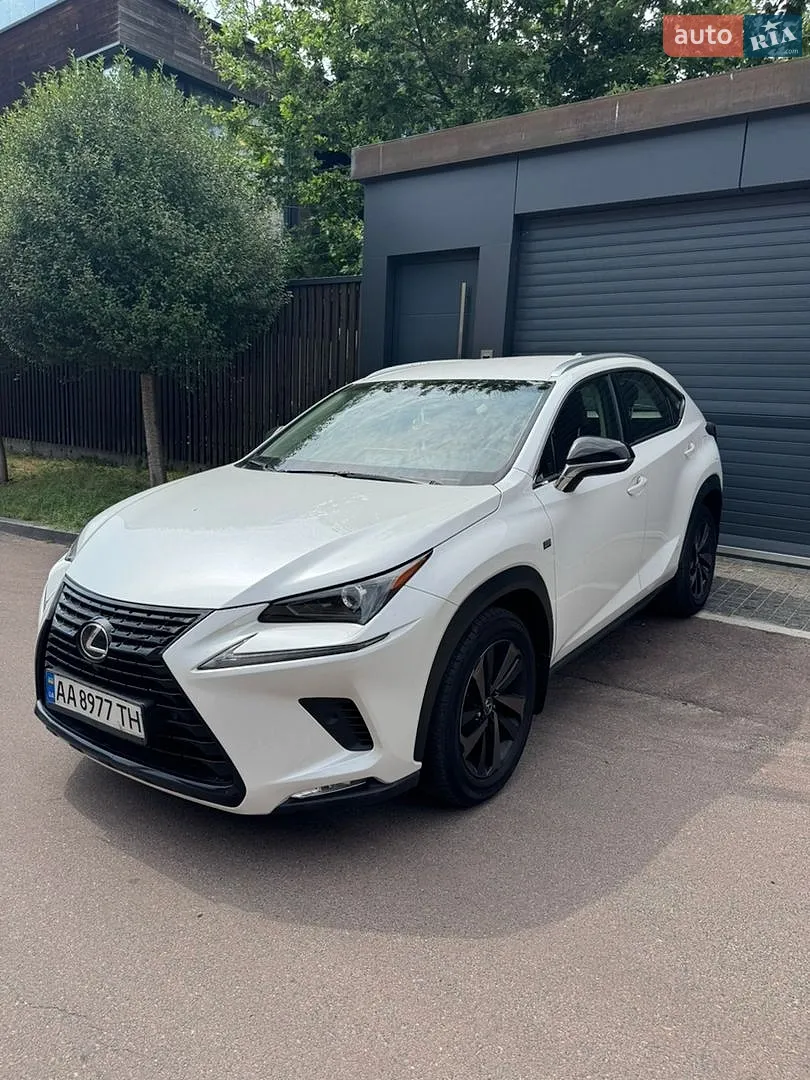 Lexus NX, 2019