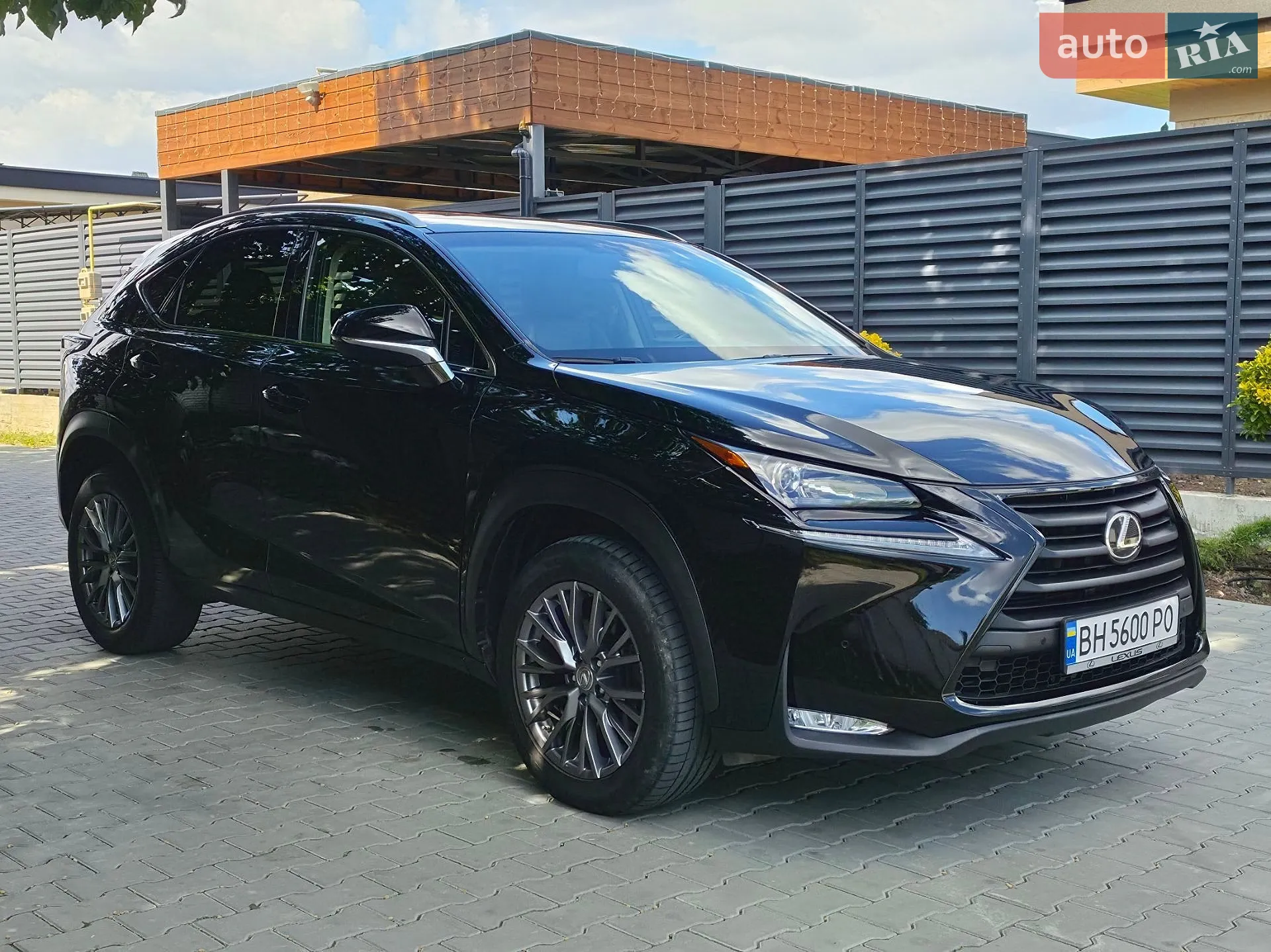 Lexus NX, 2016
