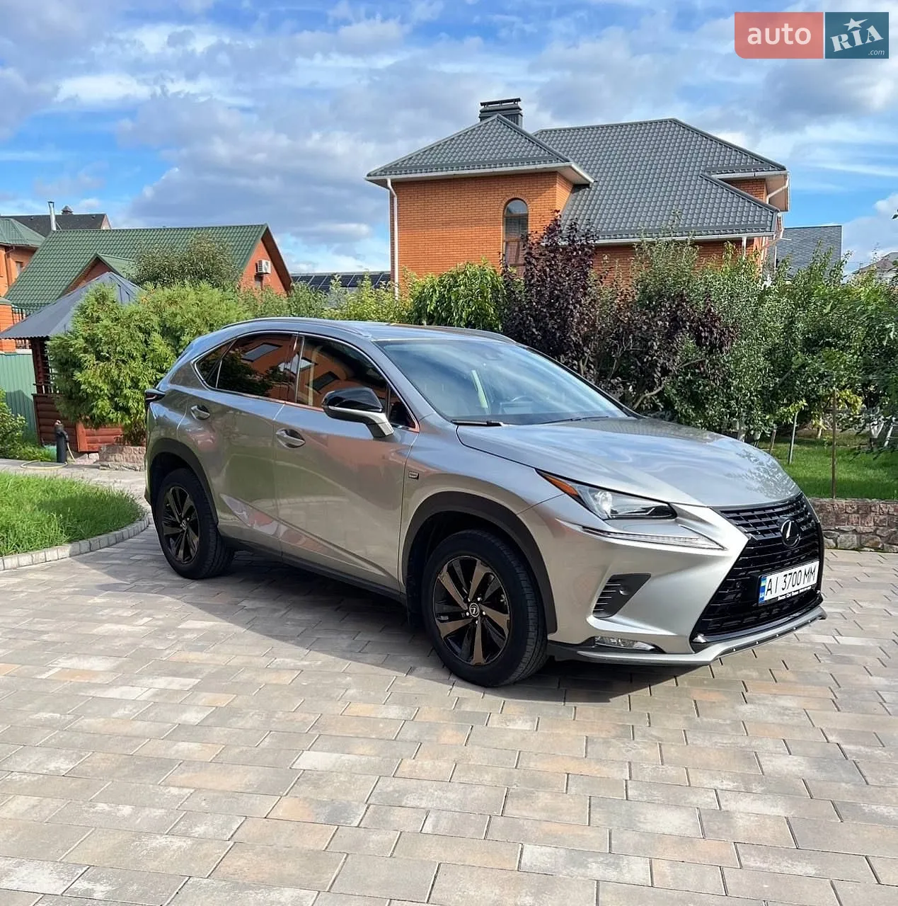 Lexus NX, 2021
