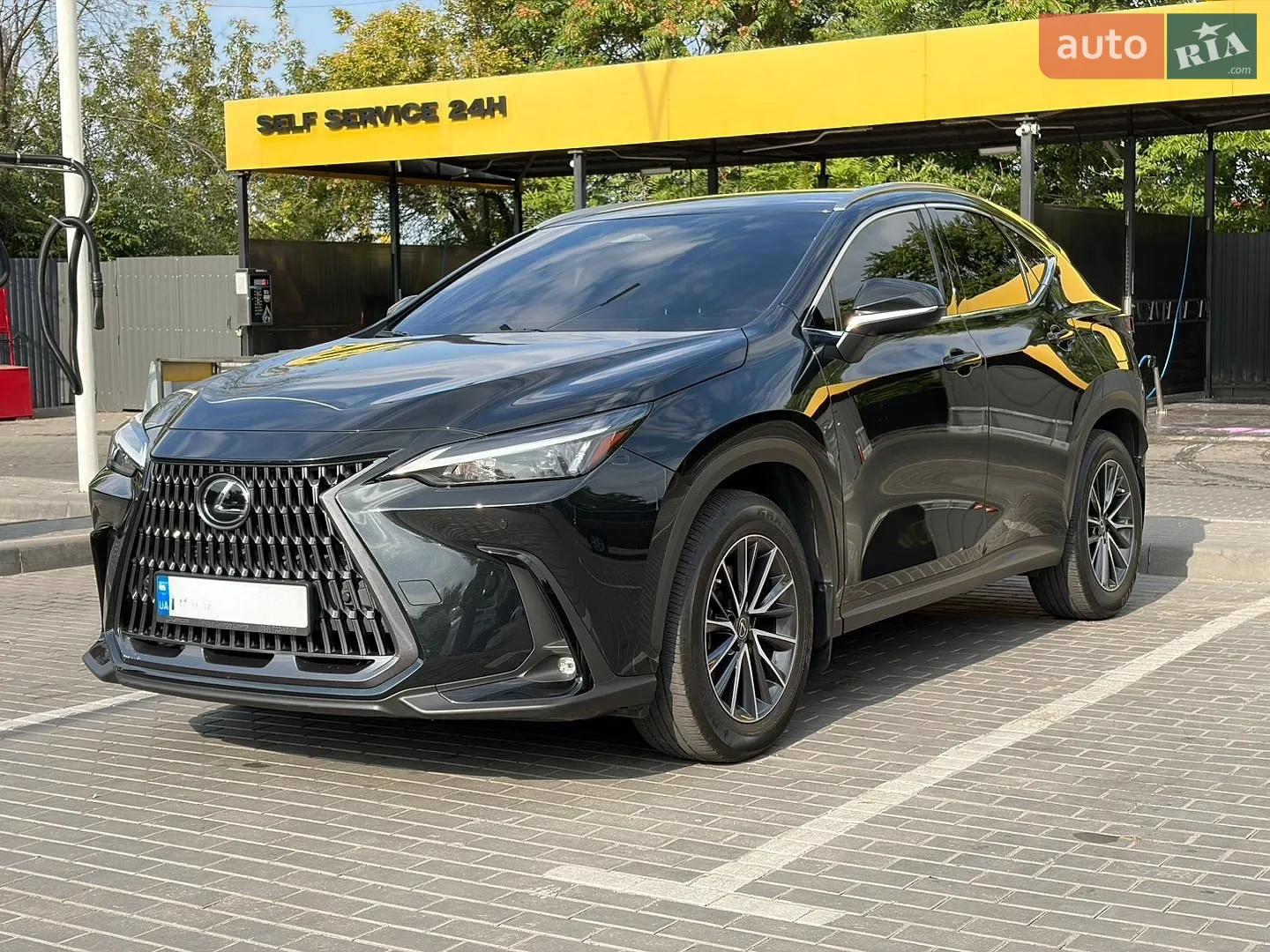 Lexus NX, 2021