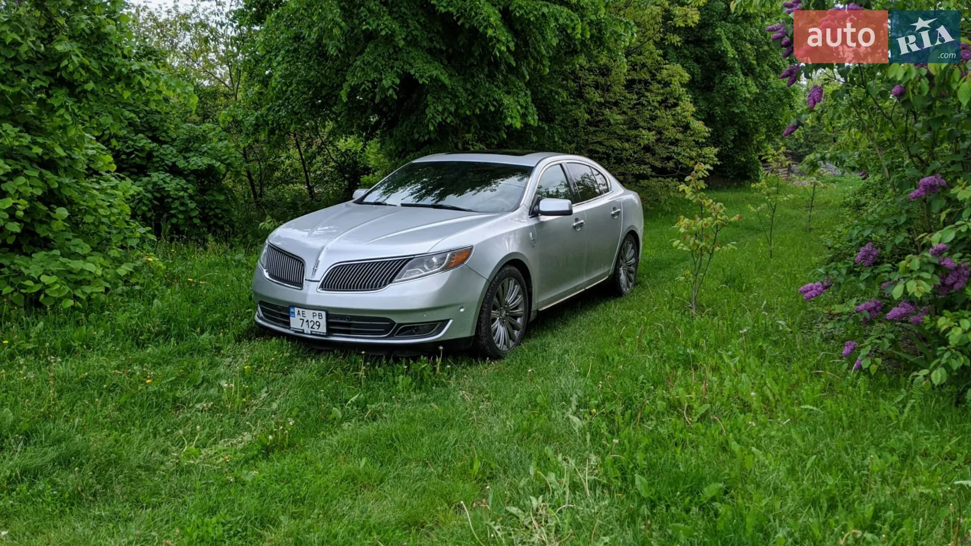 Lincoln MKS, 2013
