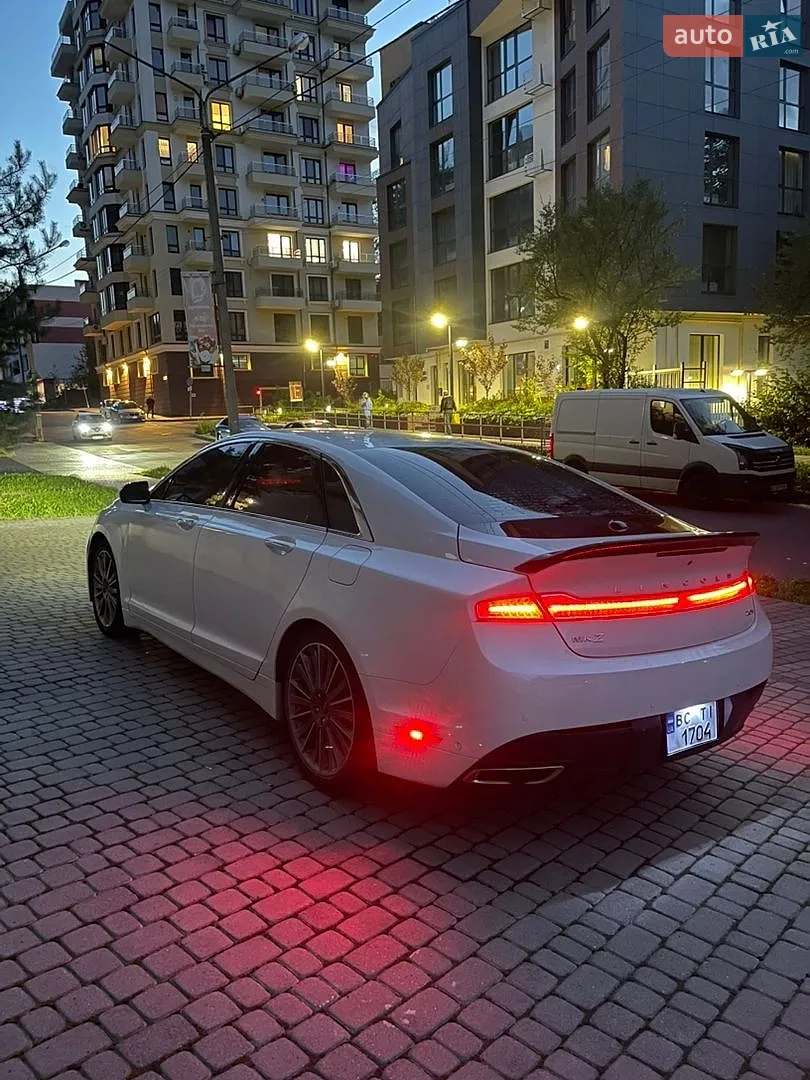 Lincoln MKZ, 2013