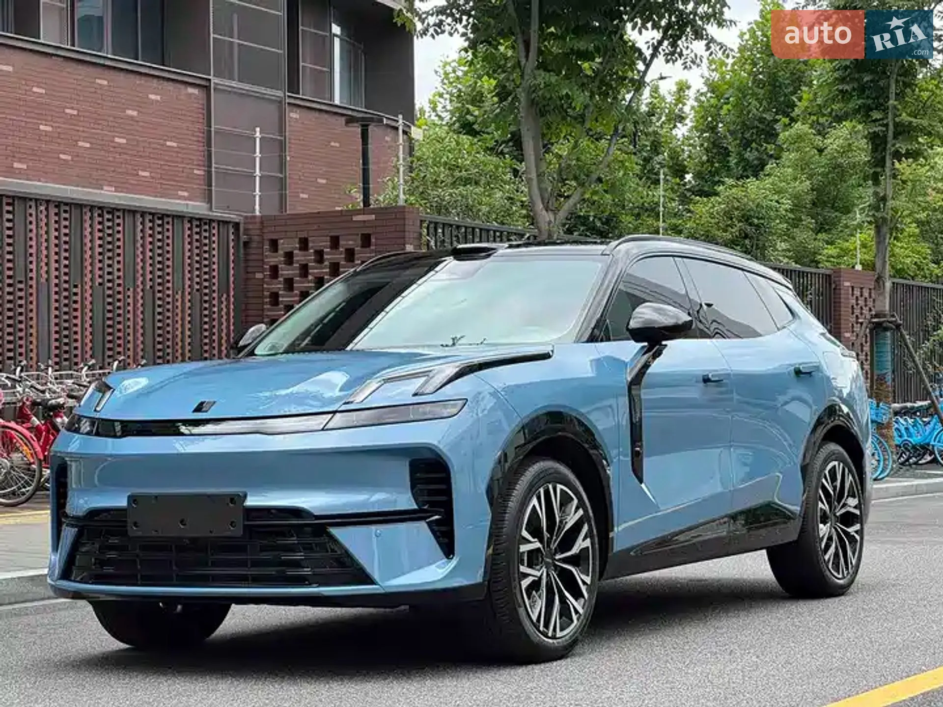 Lynk&Co 08 EM-P, 2025