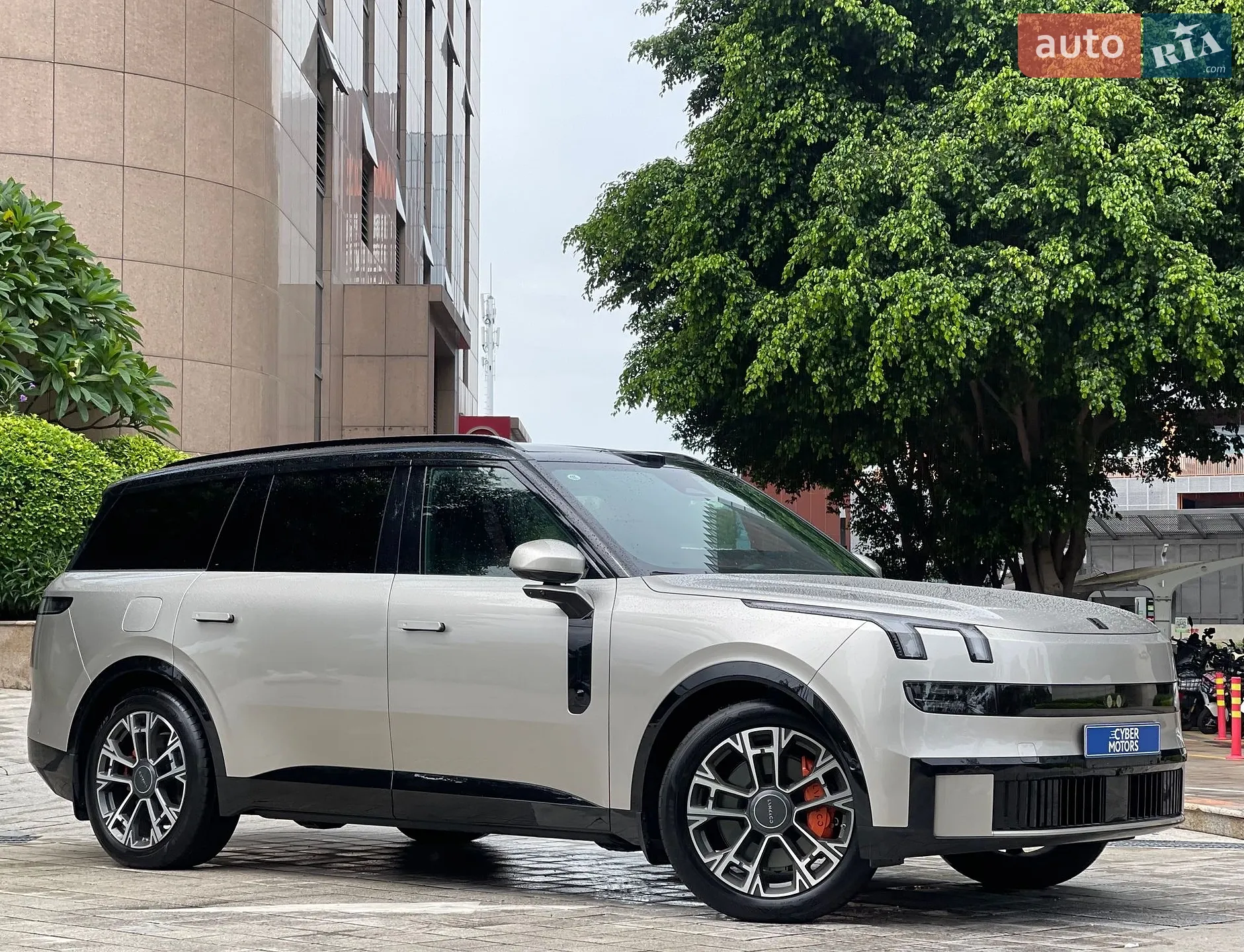 Lynk&Co 900, 2025