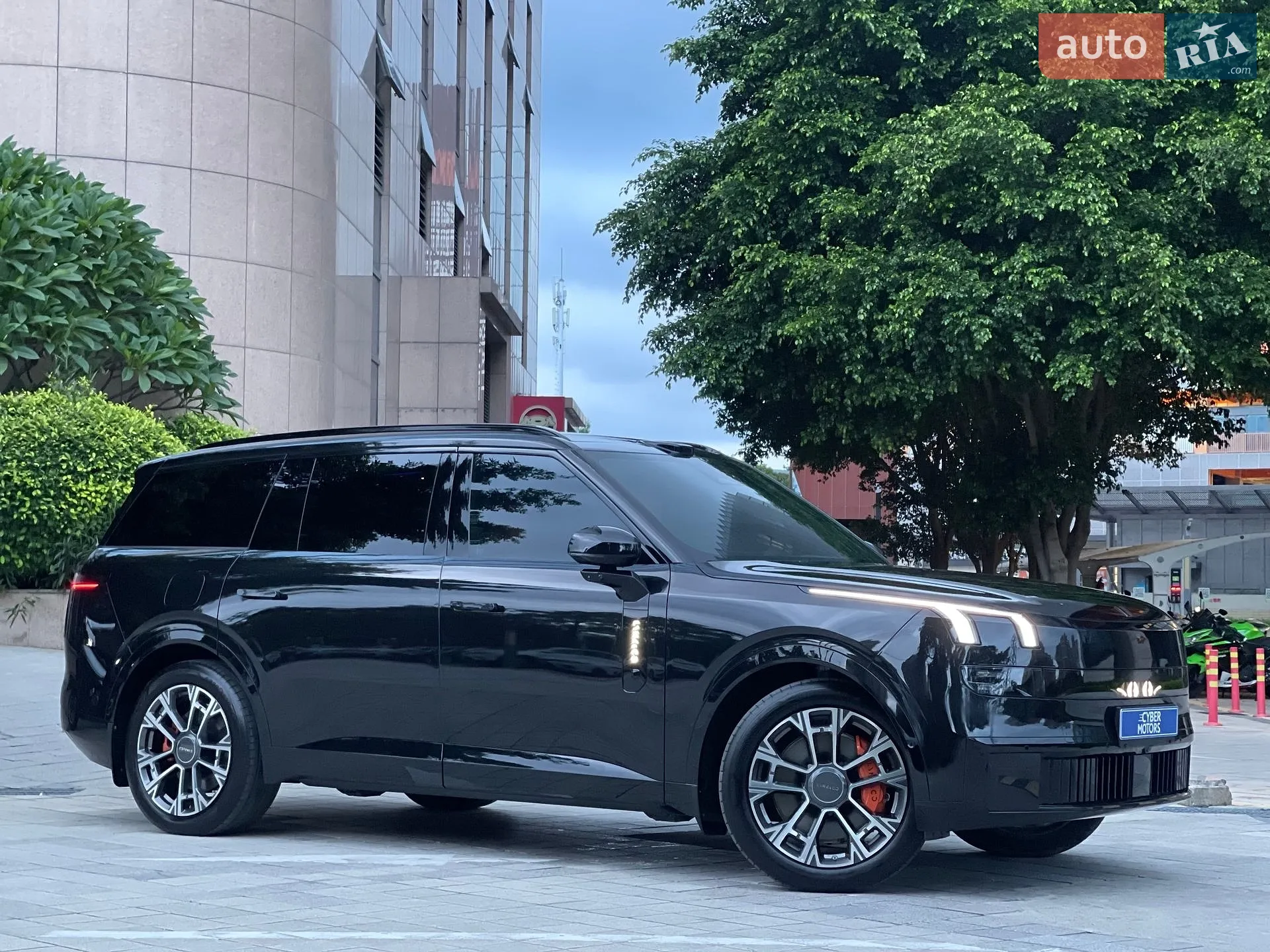 Lynk&Co 900, 2025