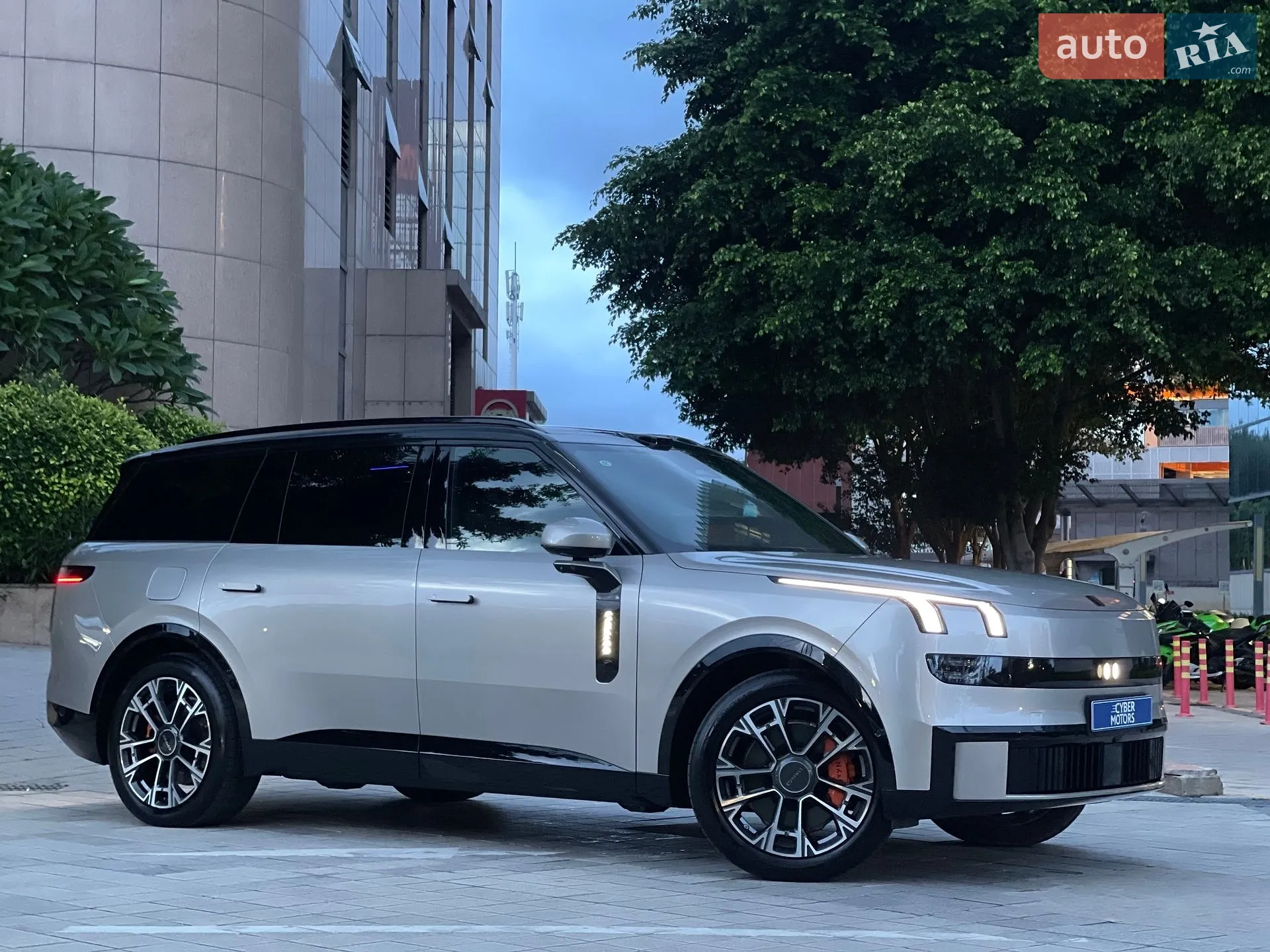 Lynk&Co 900, 2025