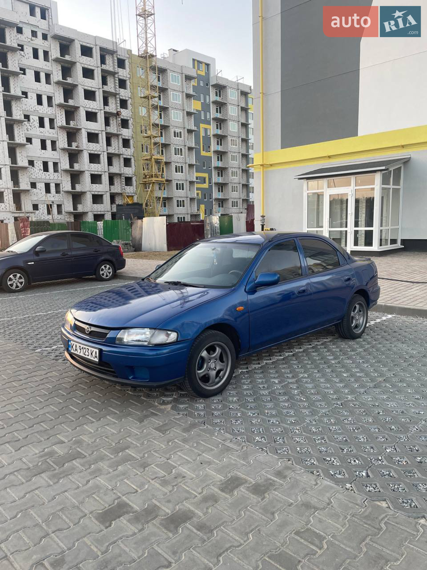Mazda 323, 1998