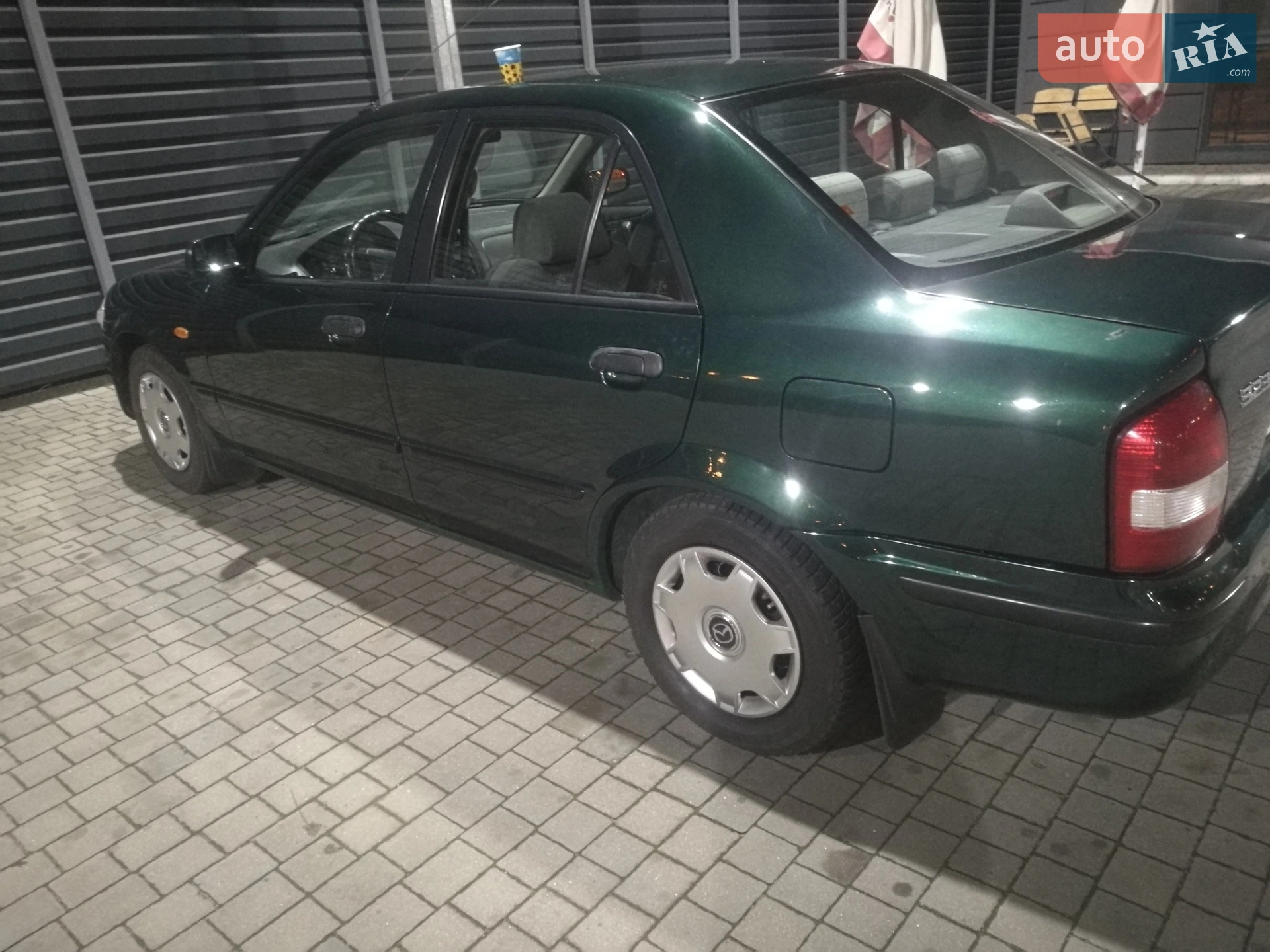 Mazda 323, 1998