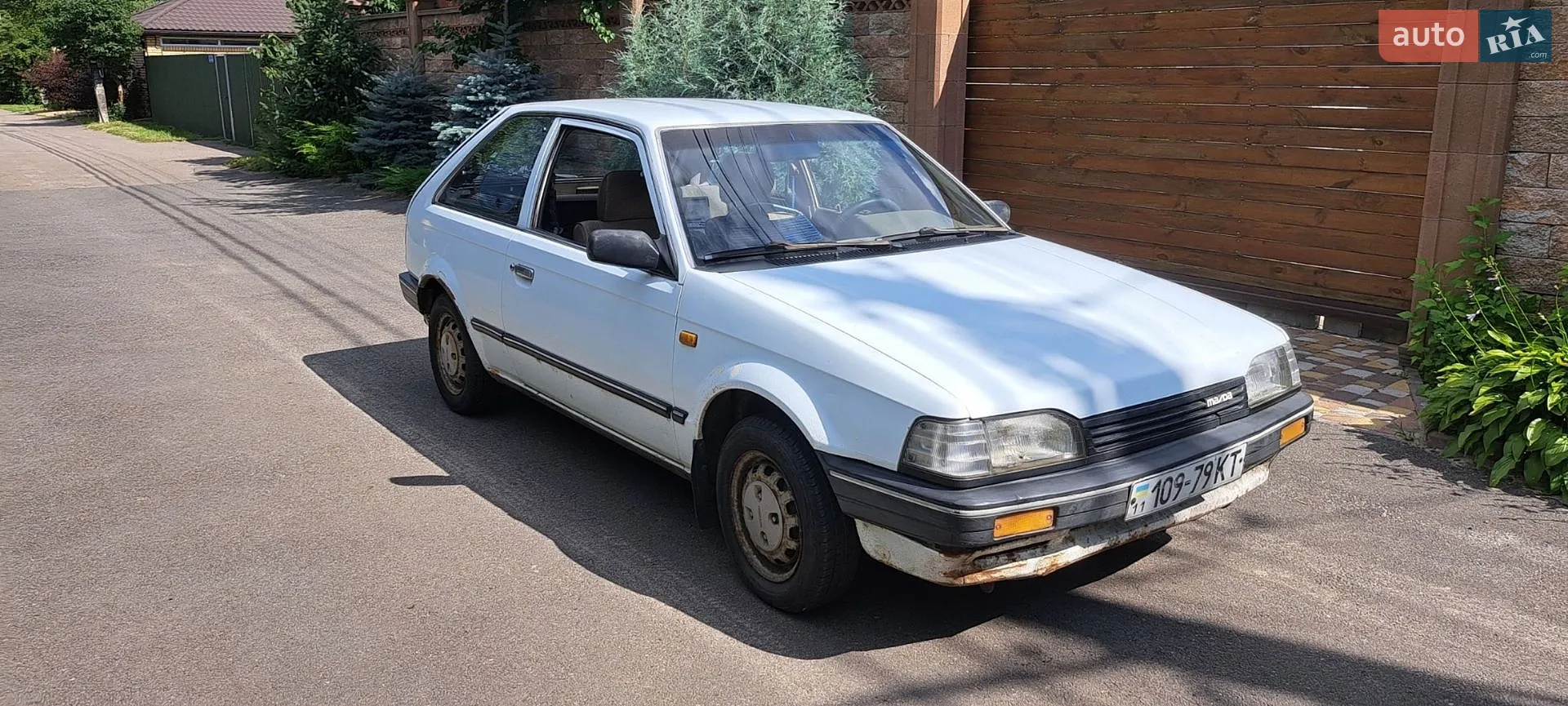 Mazda 323, 1988