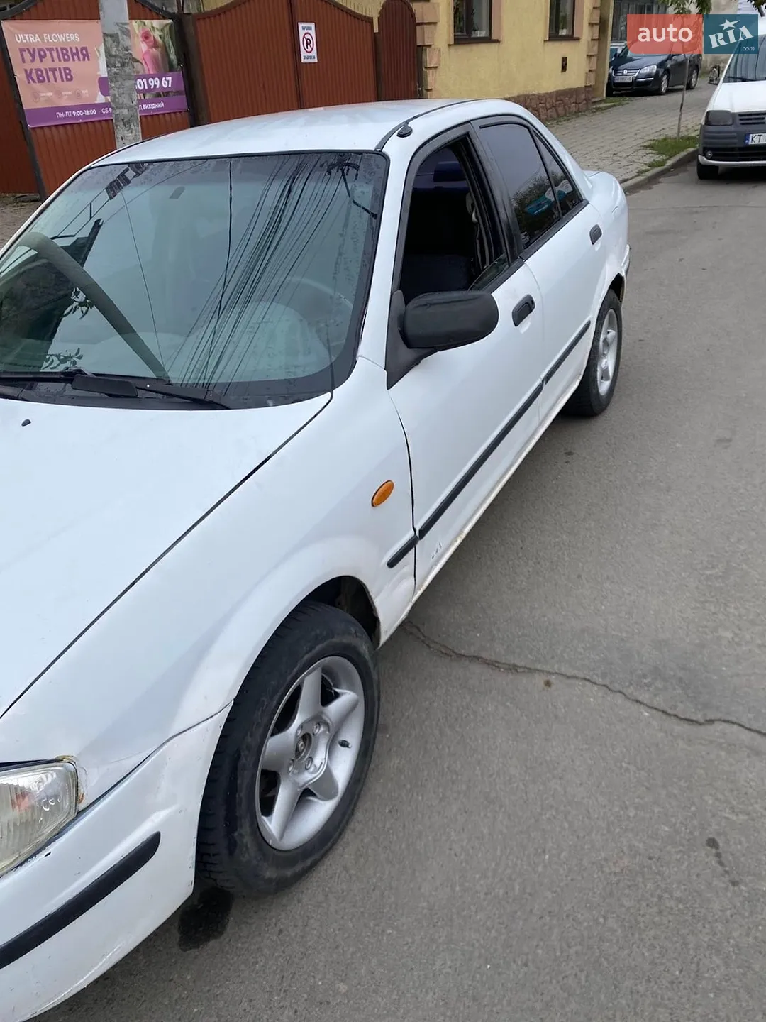 Mazda 323, 1999