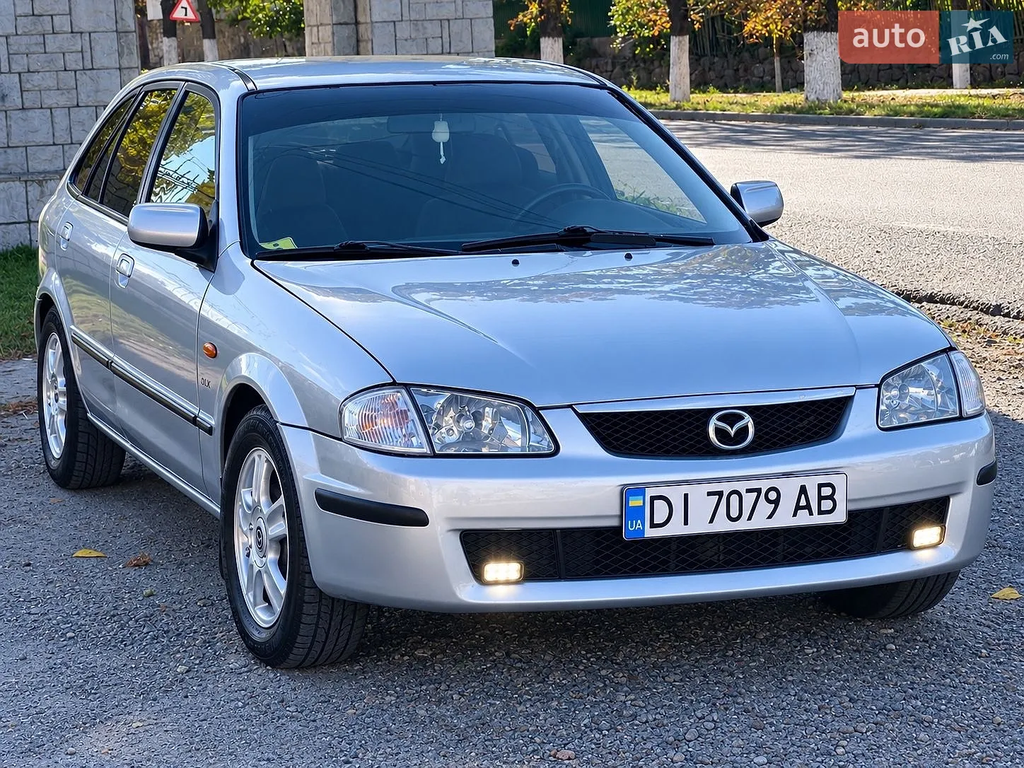 Mazda 323, 2001