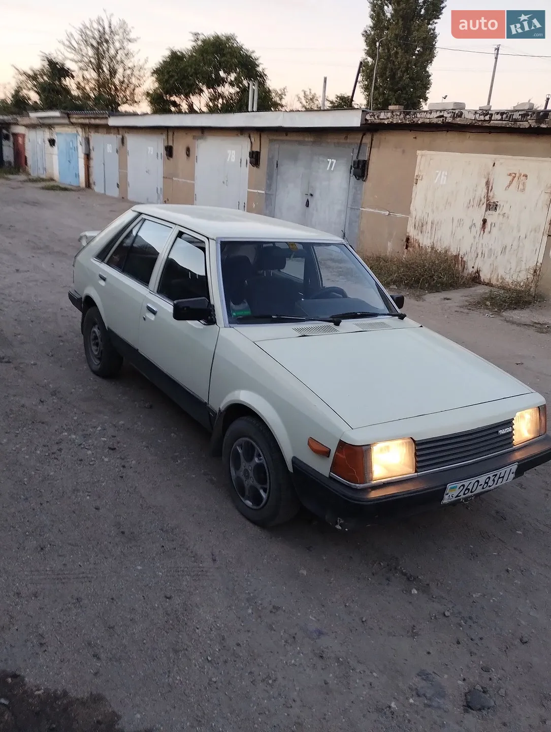 Mazda 323, 1985