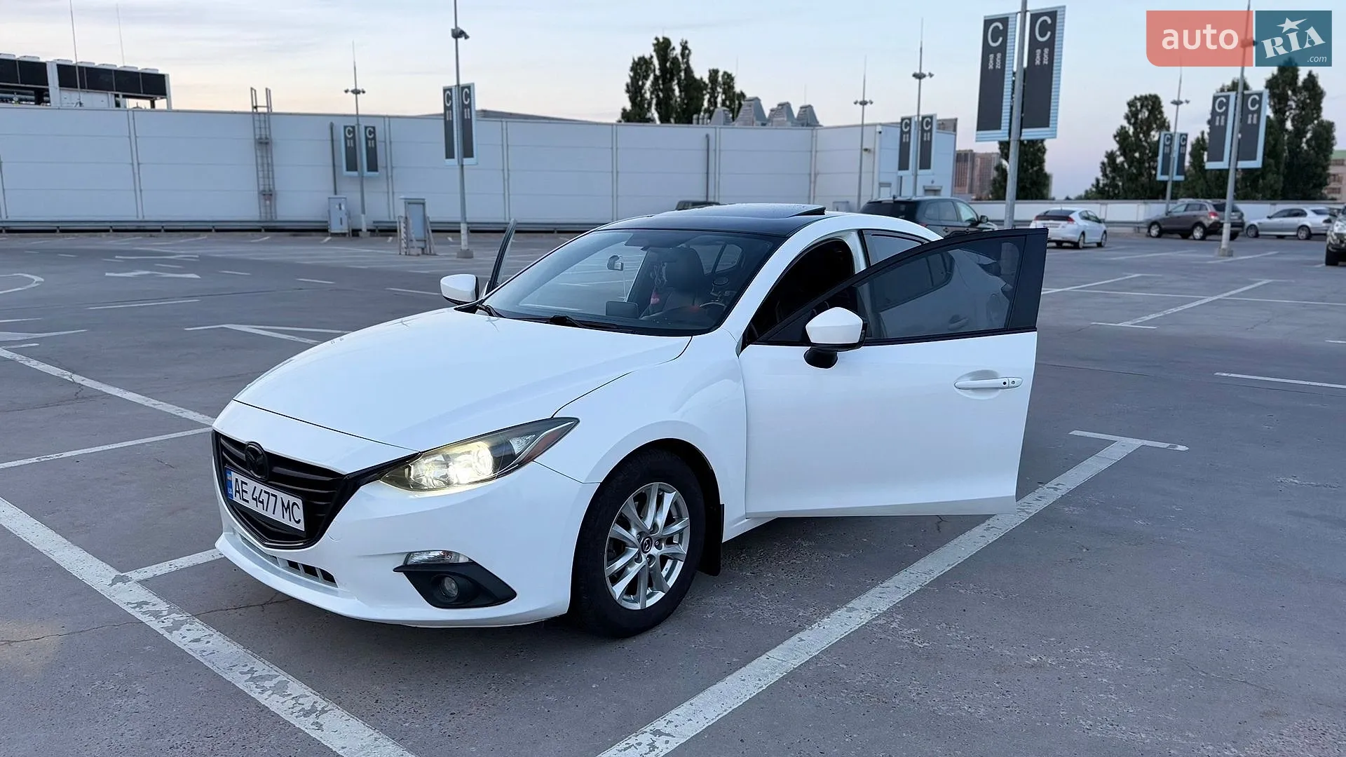 Mazda 3, 2015