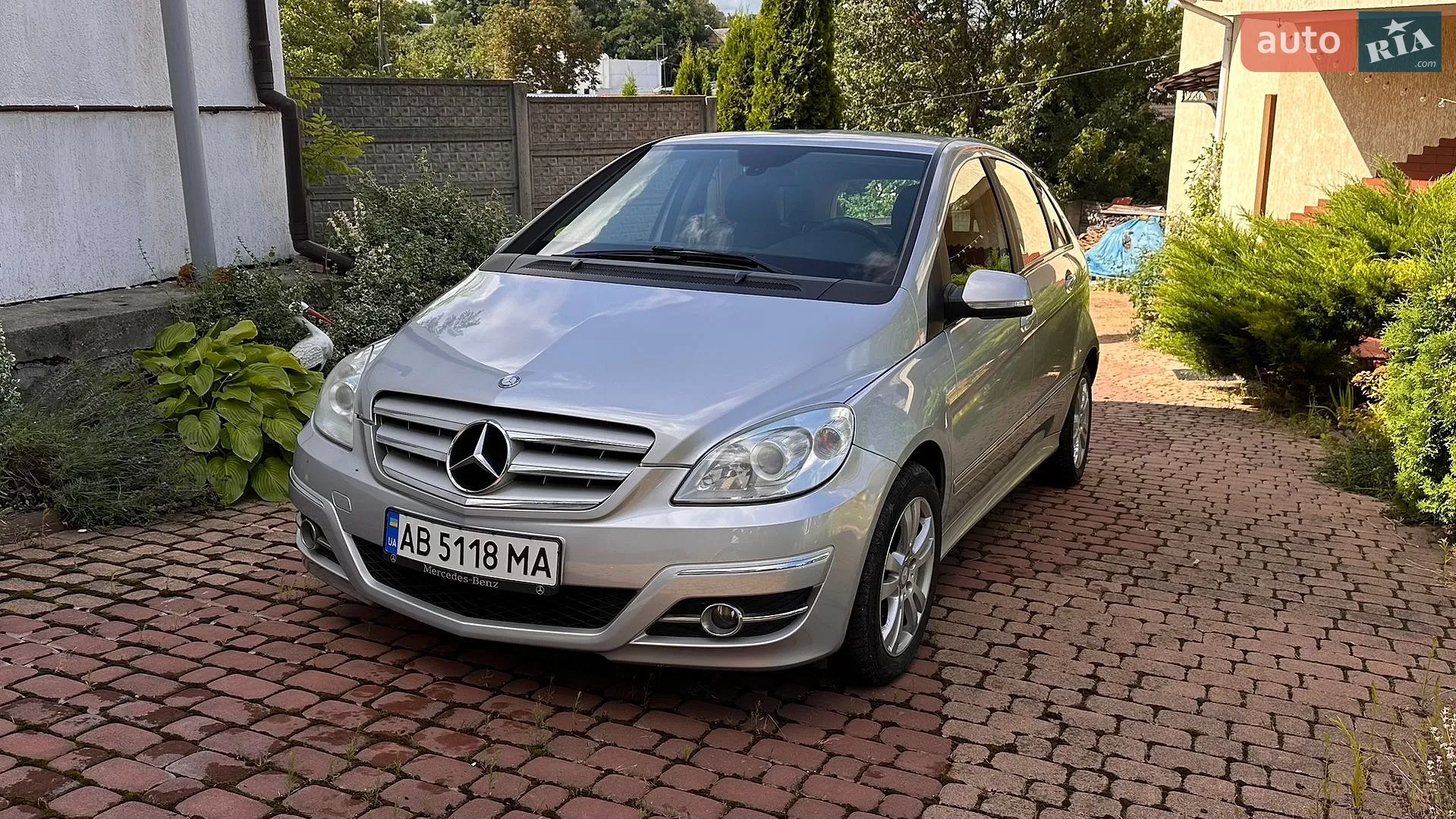 Mercedes-Benz B-Class, 2011