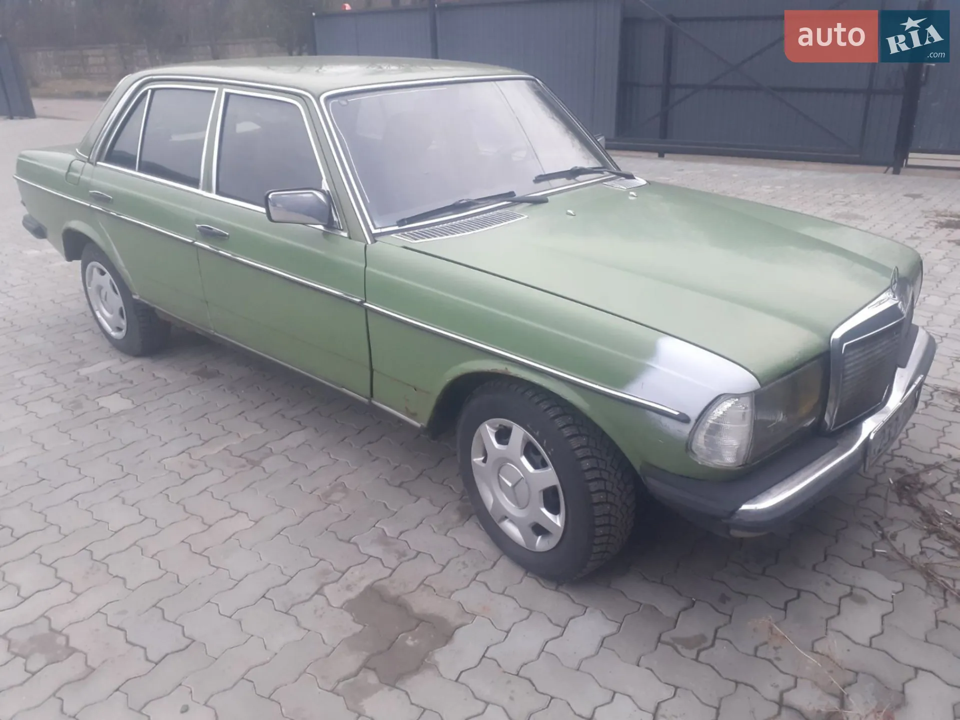 Mercedes-Benz E-Class, 1982