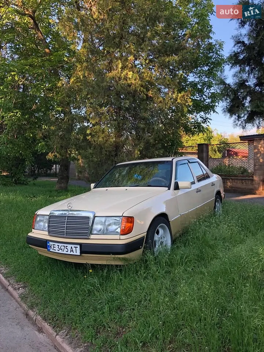 Mercedes-Benz E-Class, 1987
