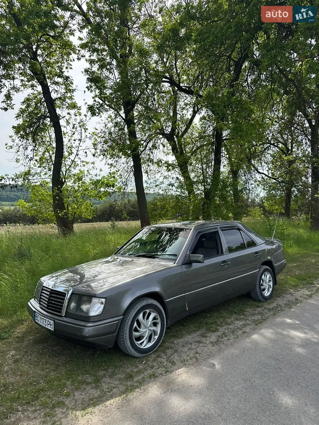 Mercedes-Benz E-Class, 1990