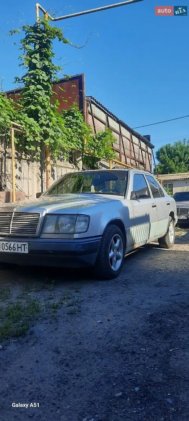Mercedes-Benz E-Class, 1989