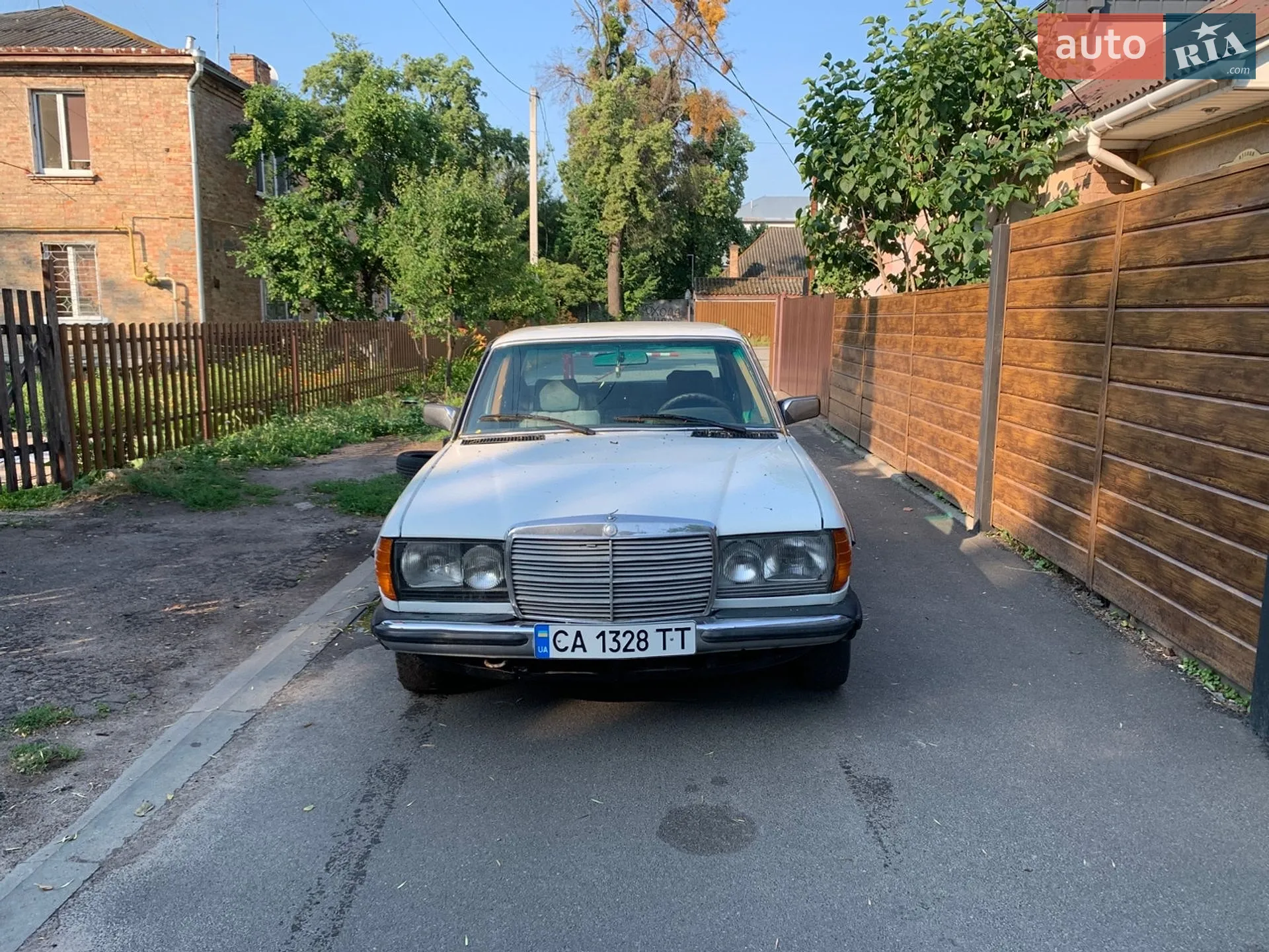 Mercedes-Benz E-Class, 1981