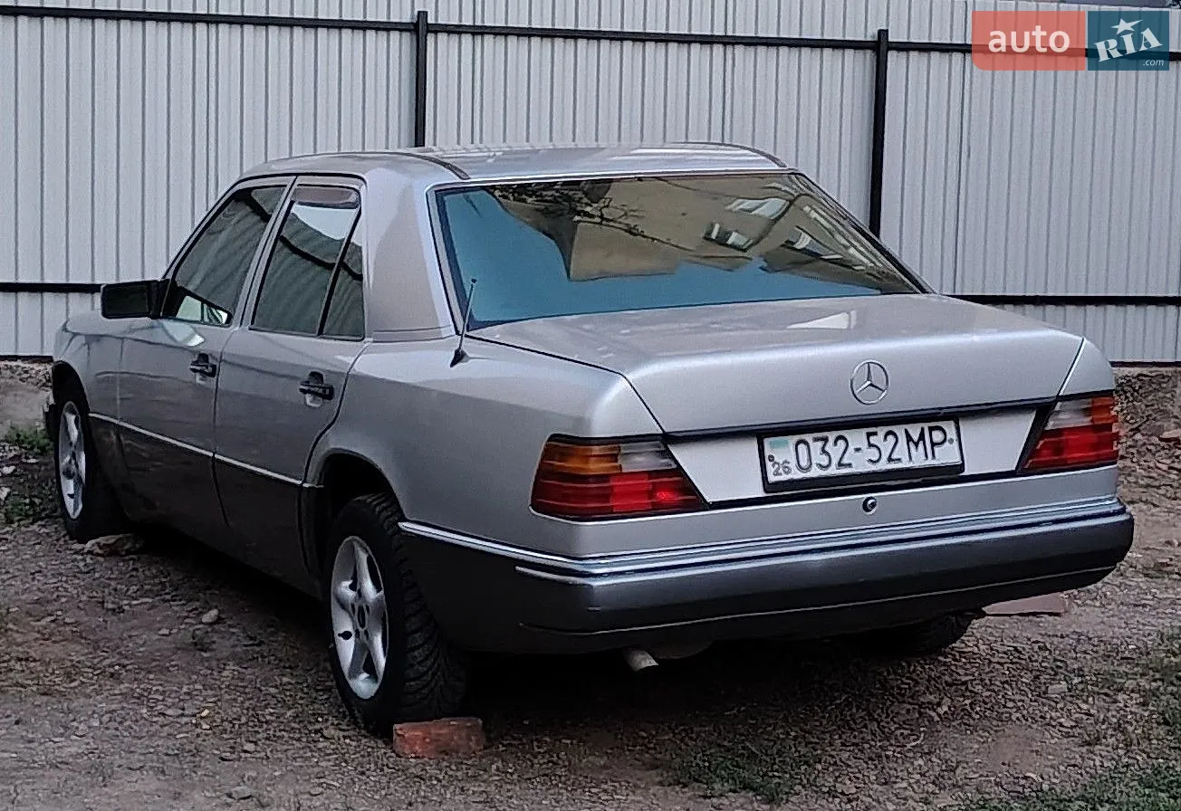 Mercedes-Benz E-Class, 1992