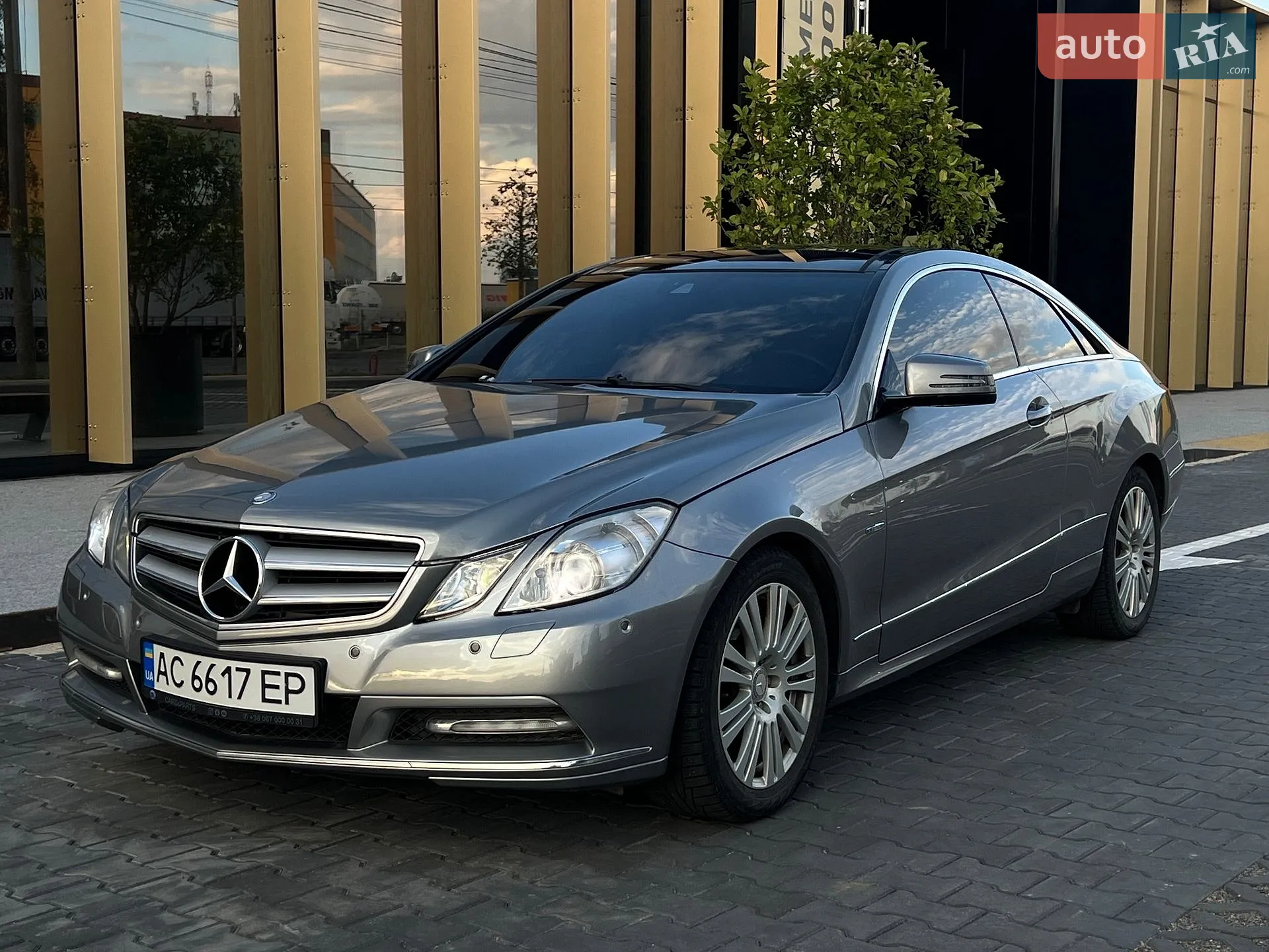 Mercedes-Benz E-Class 2012 — 1