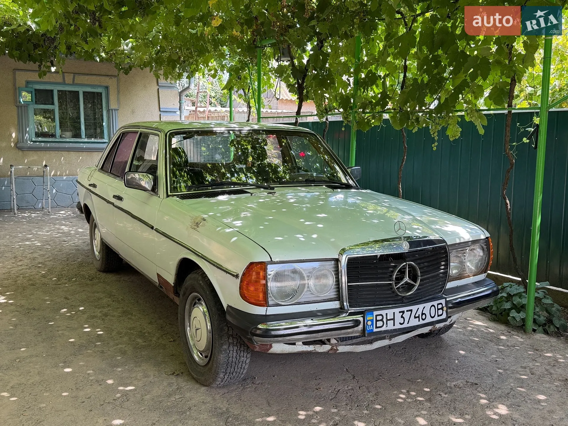 Mercedes-Benz E-Class, 1984