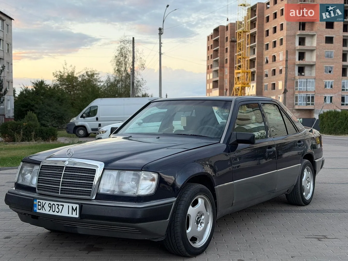 Mercedes-Benz E-Class, 1990