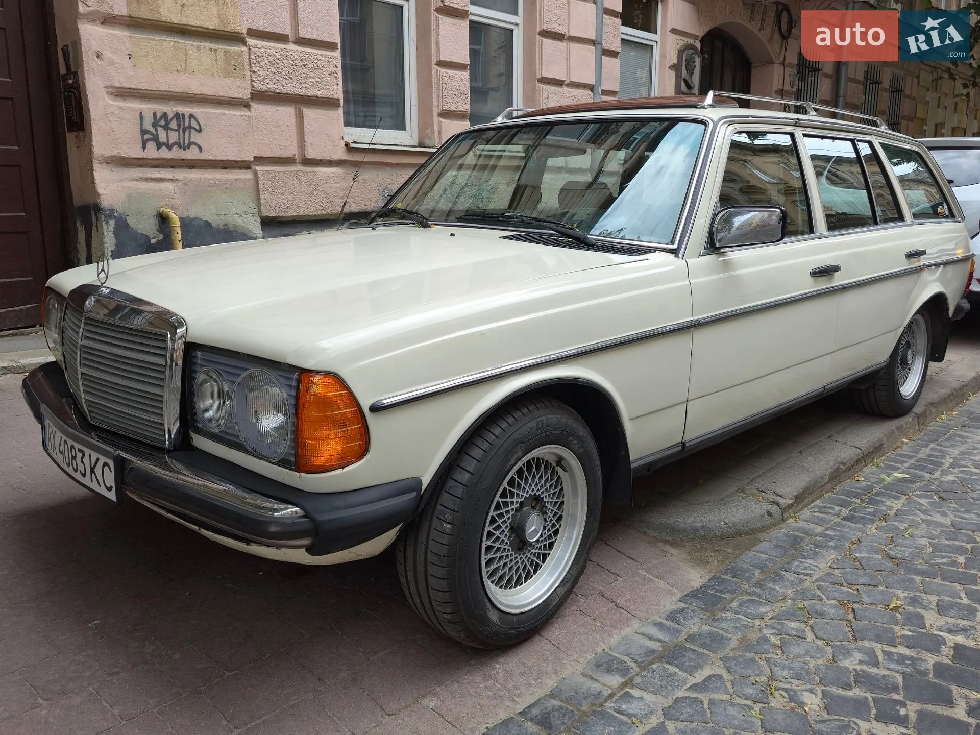 Mercedes-Benz E-Class, 1982