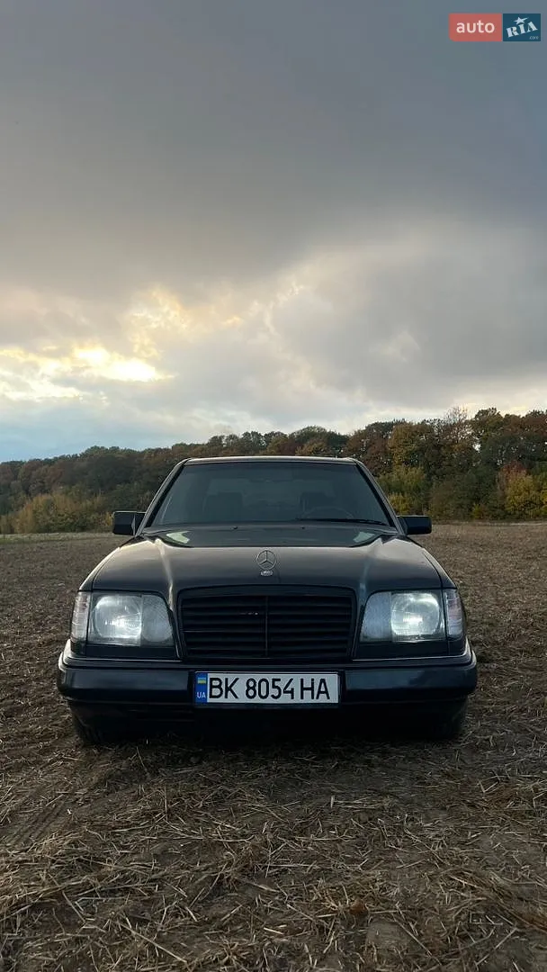 Mercedes-Benz E-Class, 1989