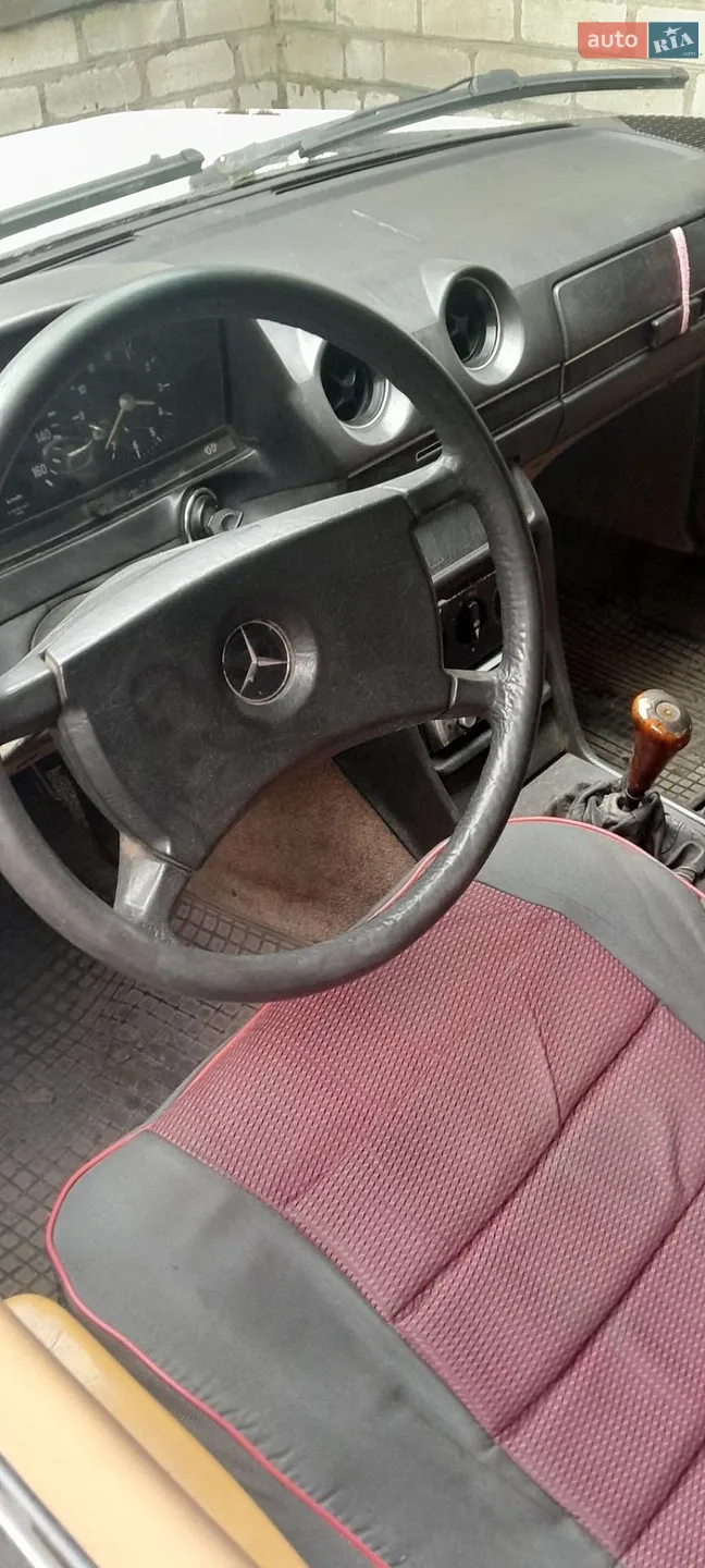 Mercedes-Benz E-Class, 1981