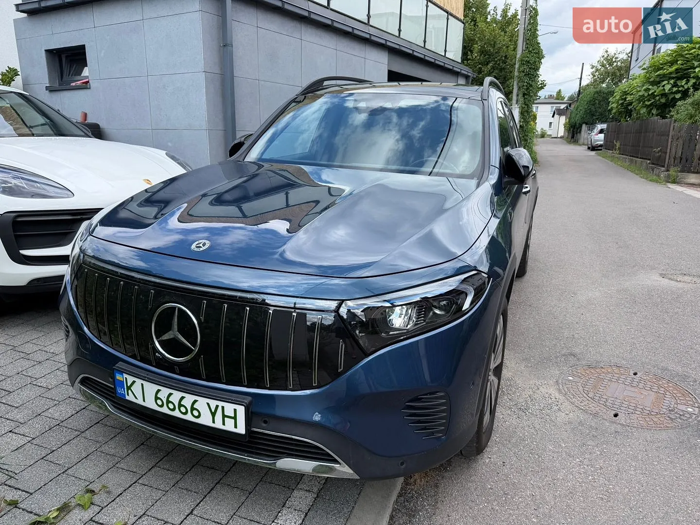 Mercedes-Benz EQB, 2022